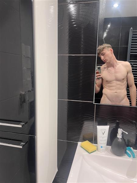 Grote foto seks met een jonge grote en mooie erotiek man zoekt nmalig contact vrouw