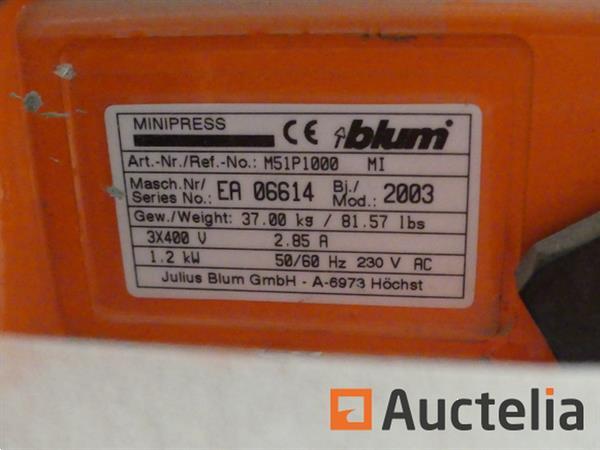 Grote foto blum minipress scharnier boor doe het zelf en verbouw ijzerwaren en bevestigingsmiddelen
