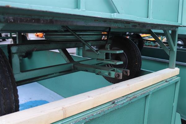 Grote foto buitendijk slaman oogstwagen agrarisch aanhangwagens