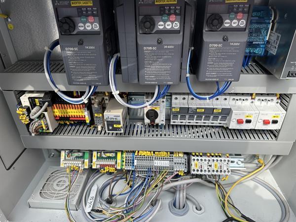 Grote foto urbinati rp1 sjabloonvuller voor het vullen van potten met waterstation en 2 rollenbanen agrarisch tuinbouw