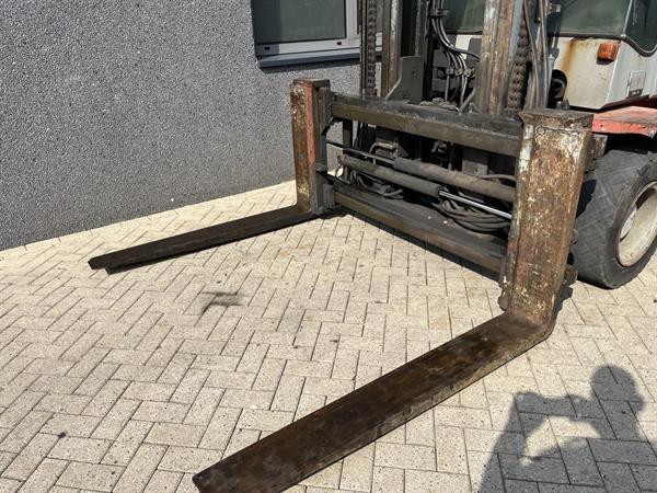 Grote foto heftruck forklift kalmar dcd80 900 forklift vorkverstelling perkins diesel agrarisch heftrucks