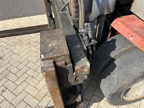 Grote foto heftruck forklift kalmar dcd80 900 forklift vorkverstelling perkins diesel agrarisch heftrucks