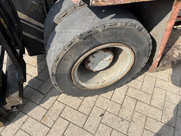 Grote foto heftruck forklift kalmar dcd80 900 forklift vorkverstelling perkins diesel agrarisch heftrucks