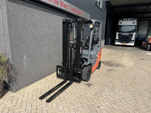 Grote foto toyota 02 8fgf18 triplo 430 freelift sideshift 4e functie 2013 lpg agrarisch heftrucks