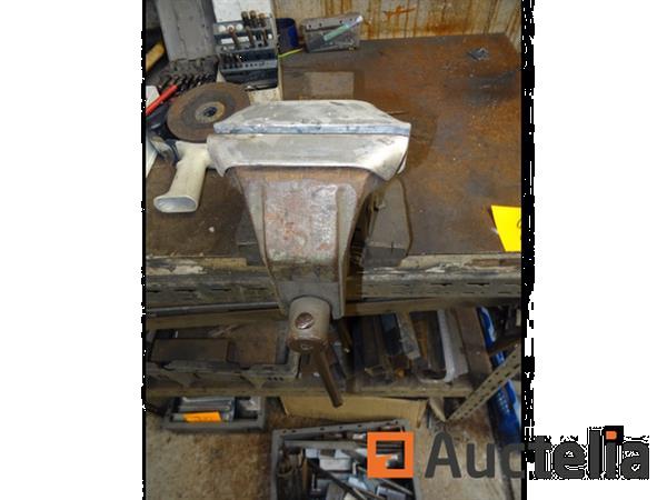 Grote foto werkbank bankschroef tafel doe het zelf en verbouw onderdelen en accessoires