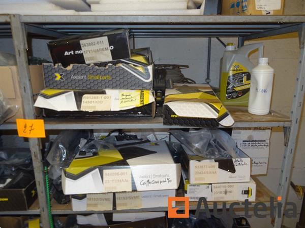 Grote foto 2 planken met inhoud doe het zelf en verbouw onderdelen en accessoires