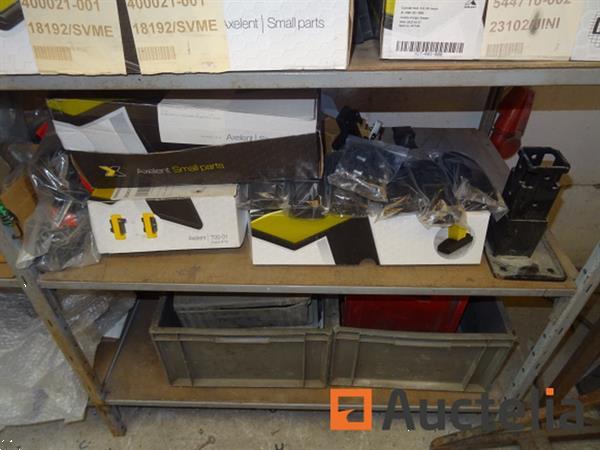 Grote foto 2 planken met inhoud doe het zelf en verbouw onderdelen en accessoires