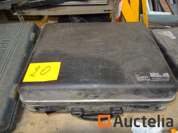 Grote foto 2 gereedschapskoffers met gereedschap doe het zelf en verbouw onderdelen en accessoires
