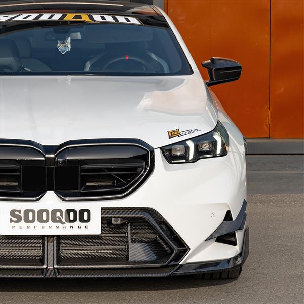 Grote foto dit betreft een bmw g90 g99 m5 sq carbon voorlip splitter v1 v2 auto onderdelen tuning en styling