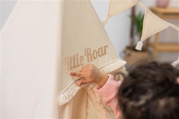 Grote foto set xxl tipi tent little roar met accessoires set xxl tipi tetn speelmat binnenzak slinger 3 kinderen en baby overige