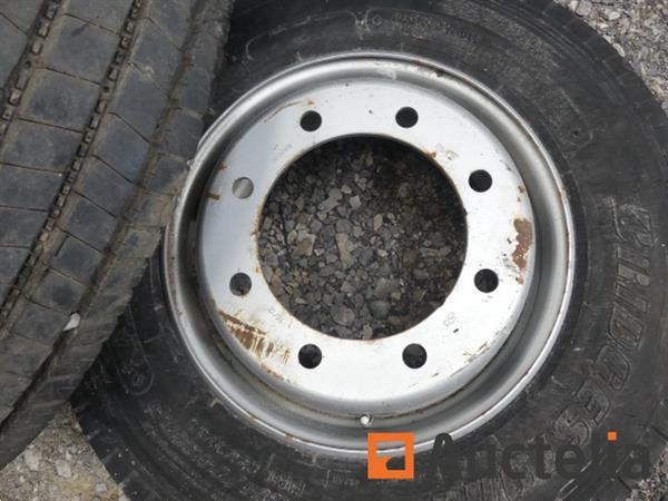 Grote foto 2 banden op velgen agrarisch wielen