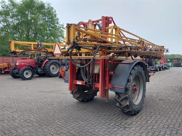 Grote foto agrifac cebeco 3033 getrokken veldspuit agrarisch onkruidbestrijding
