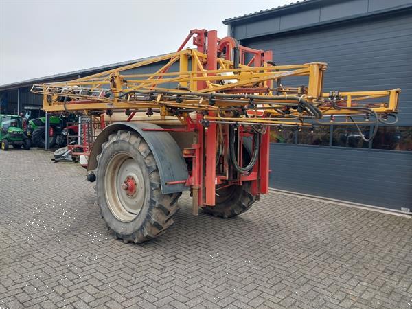 Grote foto agrifac cebeco 3033 getrokken veldspuit agrarisch onkruidbestrijding