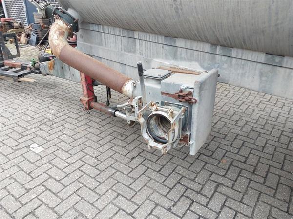 Grote foto ipsam 8500 liter mesttank met jako 480 zodebemester agrarisch mesttanks