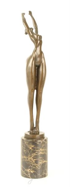 Grote foto een bronzen beeld sculptuur van een kunstzinnige naakte vrouw tuin en terras tuindecoratie