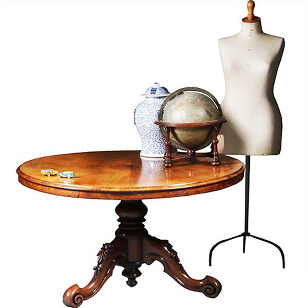 Grote foto ronde tilttop victoriaanse eetkamertafel in wild noten ca 1860 no.281415 antiek en kunst stoelen en banken