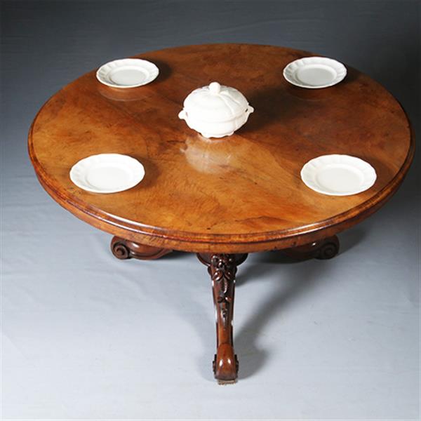 Grote foto ronde tilttop victoriaanse eetkamertafel in wild noten ca 1860 no.281415 antiek en kunst stoelen en banken