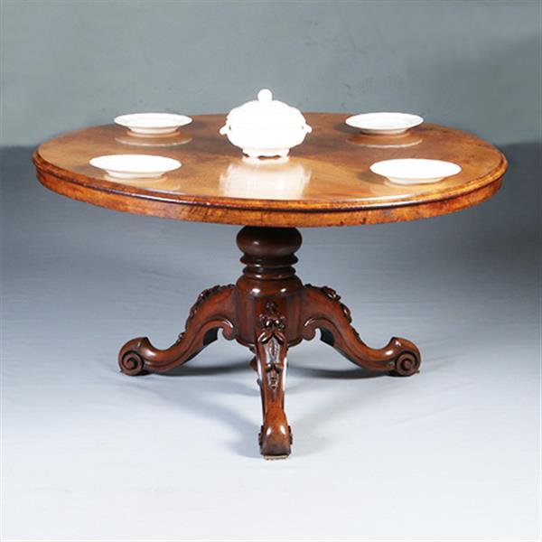 Grote foto ronde tilttop victoriaanse eetkamertafel in wild noten ca 1860 no.281415 antiek en kunst stoelen en banken