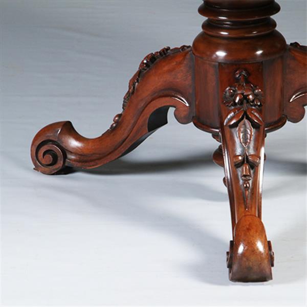 Grote foto ronde tilttop victoriaanse eetkamertafel in wild noten ca 1860 no.281415 antiek en kunst stoelen en banken