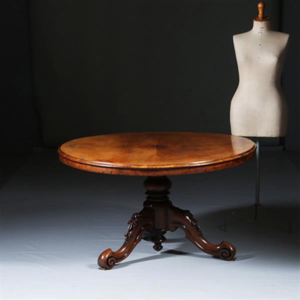 Grote foto ronde tilttop victoriaanse eetkamertafel in wild noten ca 1860 no.281415 antiek en kunst stoelen en banken