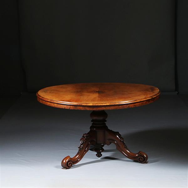 Grote foto ronde tilttop victoriaanse eetkamertafel in wild noten ca 1860 no.281415 antiek en kunst stoelen en banken
