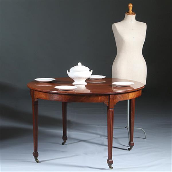 Grote foto louis seize coulissetafel ca 1800 met 4 inlegbladen verlengbaar tot 12 personen no.281420 antiek en kunst stoelen en banken