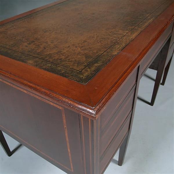 Grote foto antiek bureau met prachtig doorleefd leer en blonde ingelegde biezen ca 1875 no.281435 antiek en kunst overige in antiek gebruiksvoorwerpen