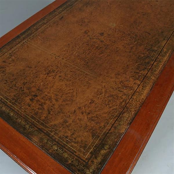 Grote foto antiek bureau met prachtig doorleefd leer en blonde ingelegde biezen ca 1875 no.281435 antiek en kunst overige in antiek gebruiksvoorwerpen
