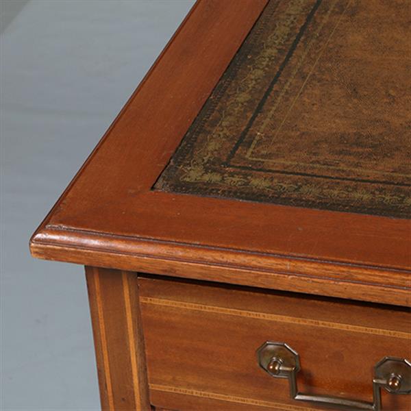 Grote foto antiek bureau met prachtig doorleefd leer en blonde ingelegde biezen ca 1875 no.281435 antiek en kunst overige in antiek gebruiksvoorwerpen