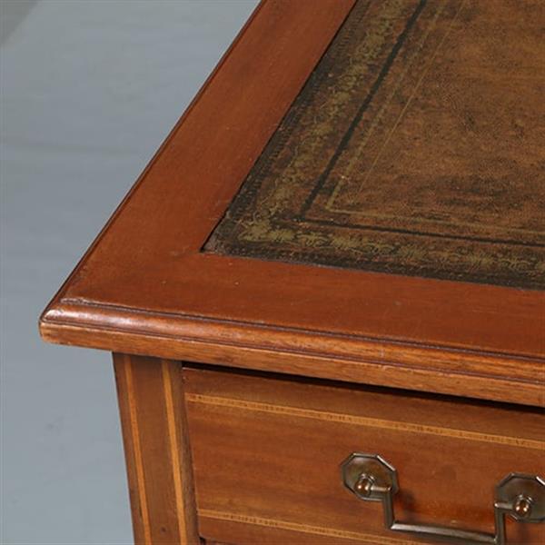 Grote foto antiek bureau met prachtig doorleefd leer en blonde ingelegde biezen ca 1875 no.281435 antiek en kunst overige in antiek gebruiksvoorwerpen