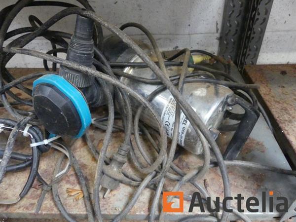 Grote foto 2 roestvrijstalen vacu mpompen in de kelder agrarisch pompen