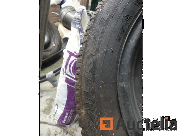 Grote foto 4 winterbanden op velg agrarisch wielen
