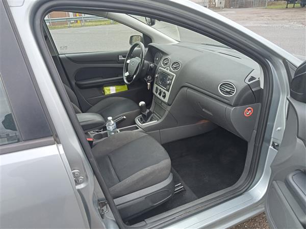 Grote foto ford focus 1.6 airco trekhaak cruisecontrol 2005 auto ford