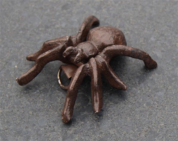Grote foto dierenbeeld spin met ophanghaakje gietijzer sg387 tuin en terras tuindecoratie