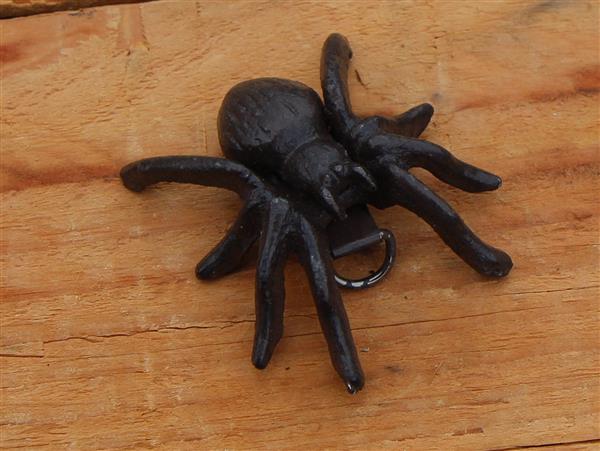 Grote foto dierenbeeld spin met ophanghaakje gietijzer sg387 tuin en terras tuindecoratie