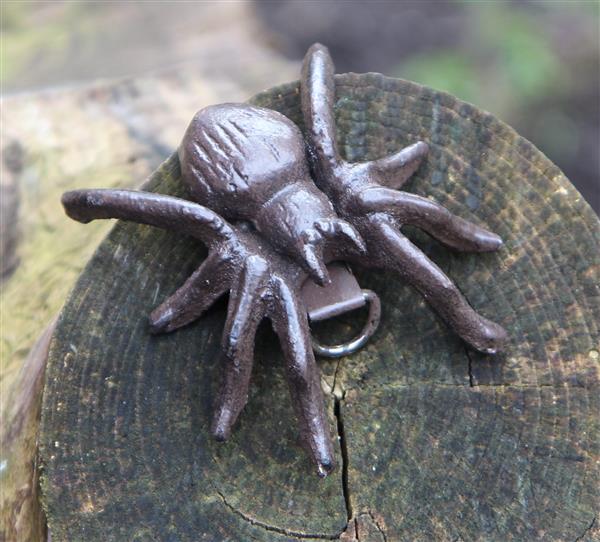 Grote foto dierenbeeld spin met ophanghaakje gietijzer sg387 tuin en terras tuindecoratie