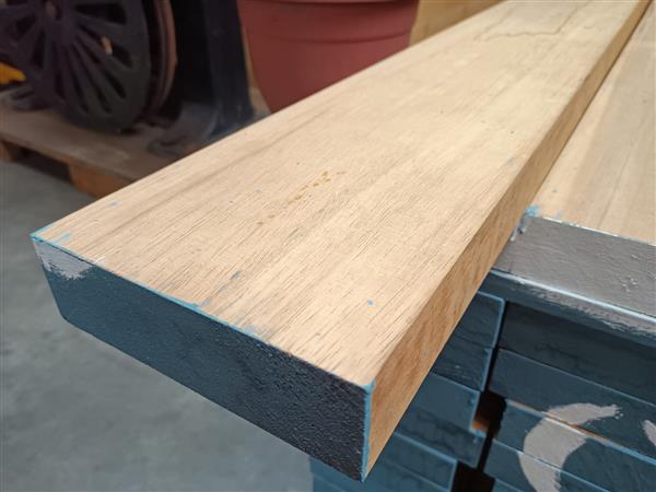Grote foto 52x180mm iroko 545cm doe het zelf en verbouw hout en planken