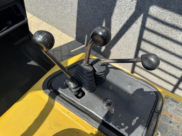 Grote foto yale gdp30tp triplo 530 freelift sideshift diesel 1996 agrarisch heftrucks