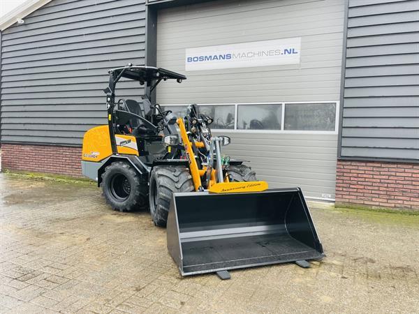 Grote foto giant g2700 hd minishovel kniklader nieuw jubileum editie agrarisch shovels