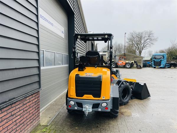 Grote foto giant g2700 hd minishovel kniklader nieuw jubileum editie agrarisch shovels