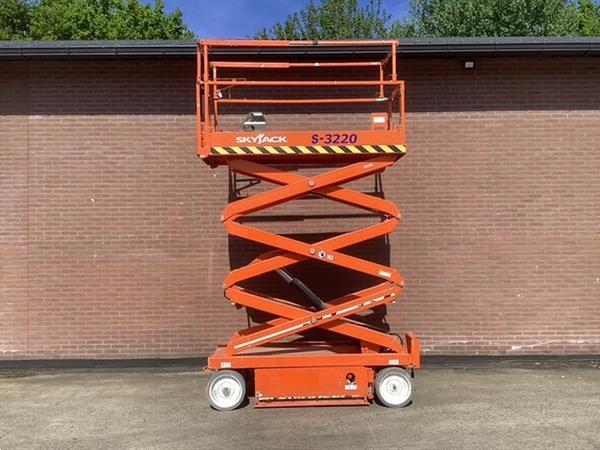 Grote foto schaarhoogwerker skyjack sjiii3220 nieuwe batterijen bouwjaar 2018 doe het zelf en verbouw hoogwerkers