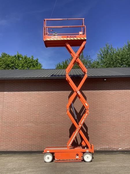 Grote foto schaarhoogwerker skyjack sjiii3220 nieuwe batterijen bouwjaar 2018 doe het zelf en verbouw hoogwerkers