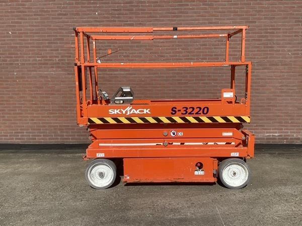 Grote foto schaarhoogwerker skyjack sjiii3220 nieuwe batterijen bouwjaar 2018 doe het zelf en verbouw hoogwerkers