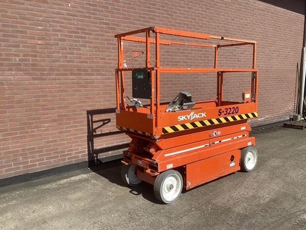 Grote foto schaarhoogwerker skyjack sjiii3220 nieuwe batterijen bouwjaar 2018 doe het zelf en verbouw hoogwerkers