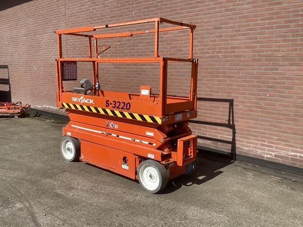 Grote foto schaarhoogwerker skyjack sjiii3220 nieuwe batterijen bouwjaar 2018 doe het zelf en verbouw hoogwerkers