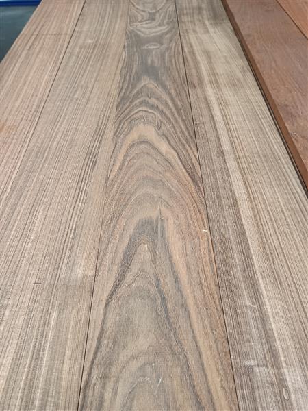 Grote foto 20x180mm mutenye walnoot 305cm doe het zelf en verbouw hout en planken