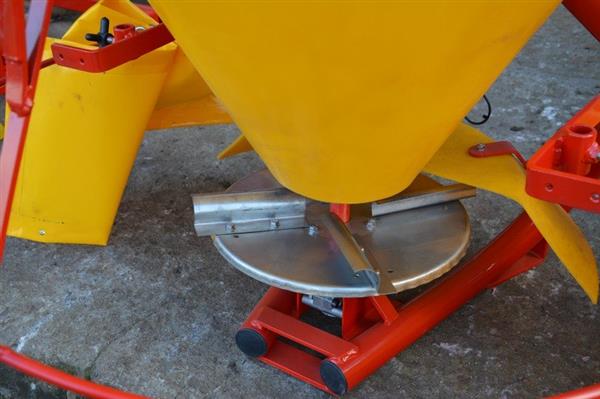 Grote foto kraffter jp300 kunstmeststrooier agrarisch mechanisatie