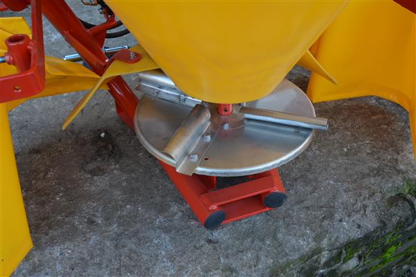 Grote foto kraffter jp300 kunstmeststrooier agrarisch mechanisatie