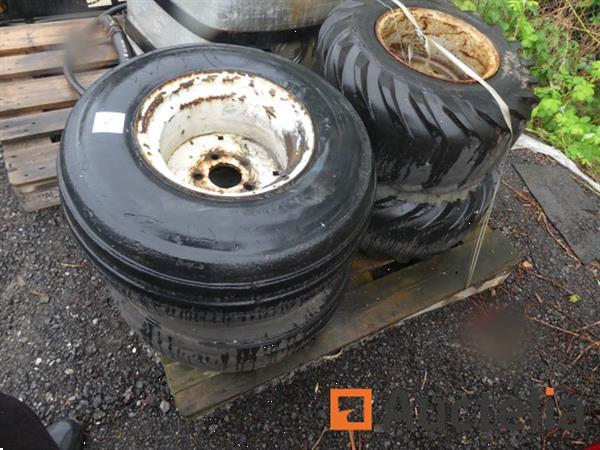 Grote foto 4 wielen voor machine agrarisch wielen