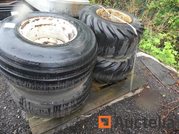 Grote foto 4 wielen voor machine agrarisch wielen